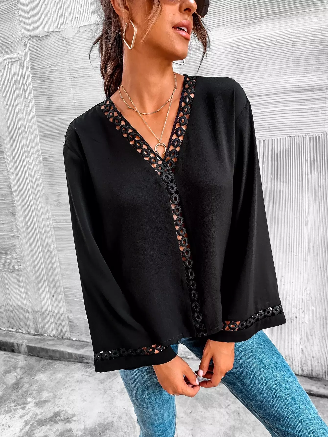 Contrast Guipure Lace V-neck Blouse - Image 3