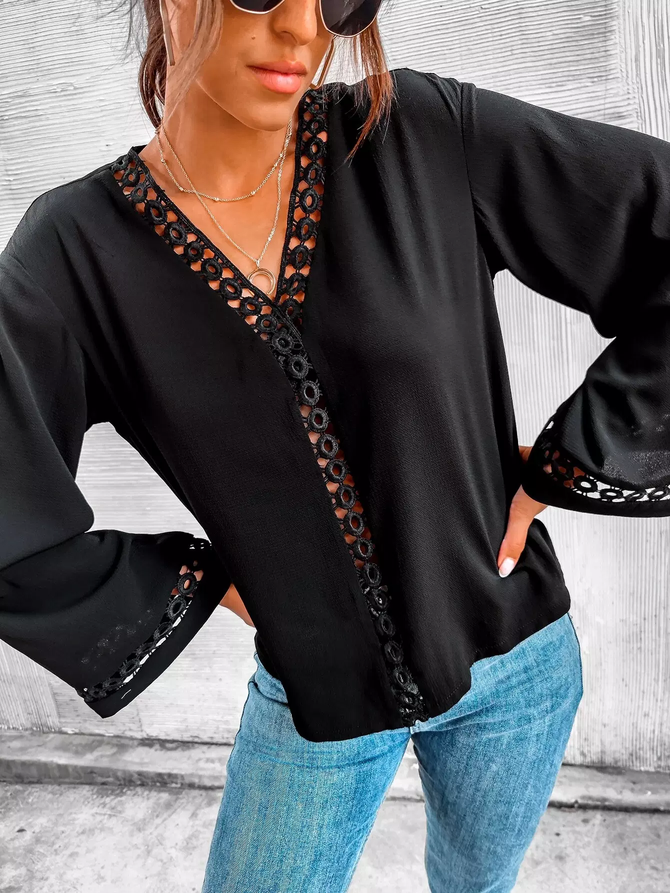 Contrast Guipure Lace V-neck Blouse - Image 4