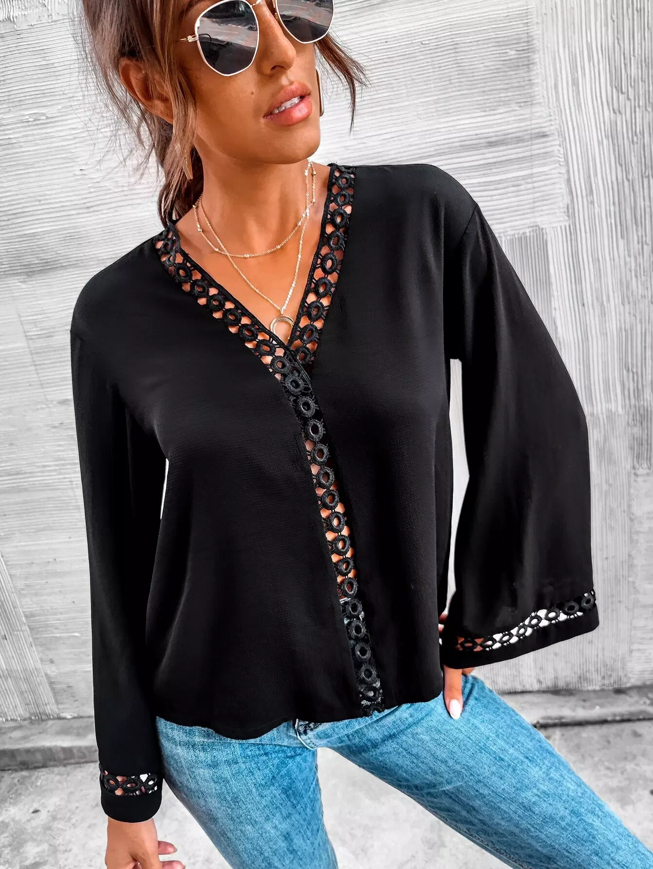 Contrast Guipure Lace V-neck Blouse - Image 5