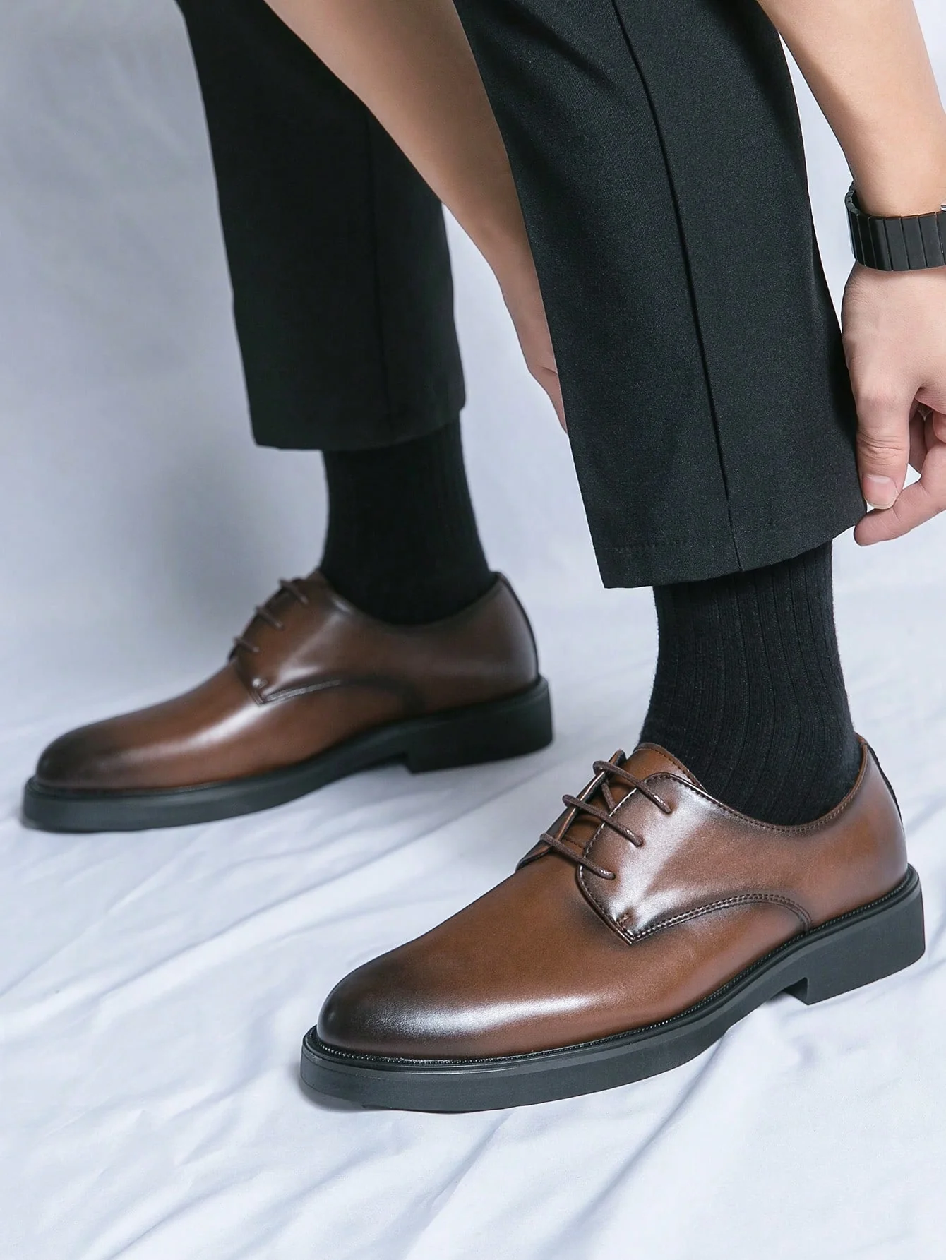 Fashionable & Minimalist Business Men's Oxford Leather Lace-Up Round Toe Dress Shoes - Image 10