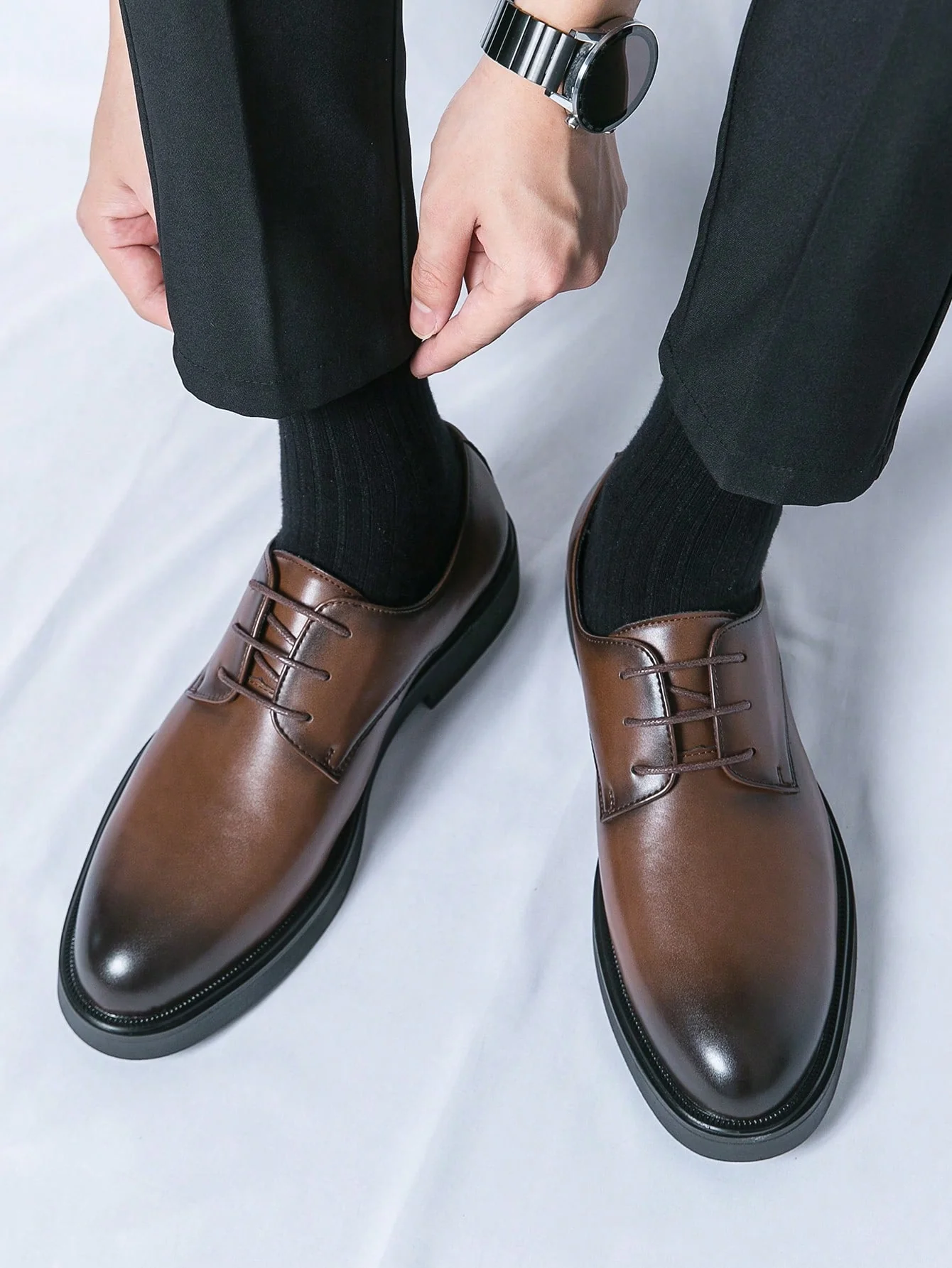 Fashionable & Minimalist Business Men's Oxford Leather Lace-Up Round Toe Dress Shoes - Image 9