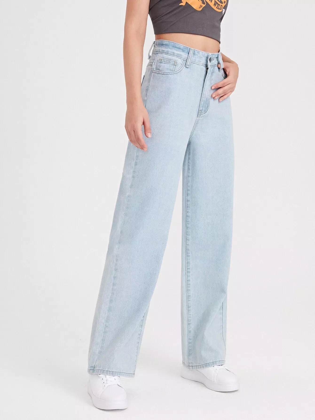 High-Waisted Light Wash Jeans - Image 5