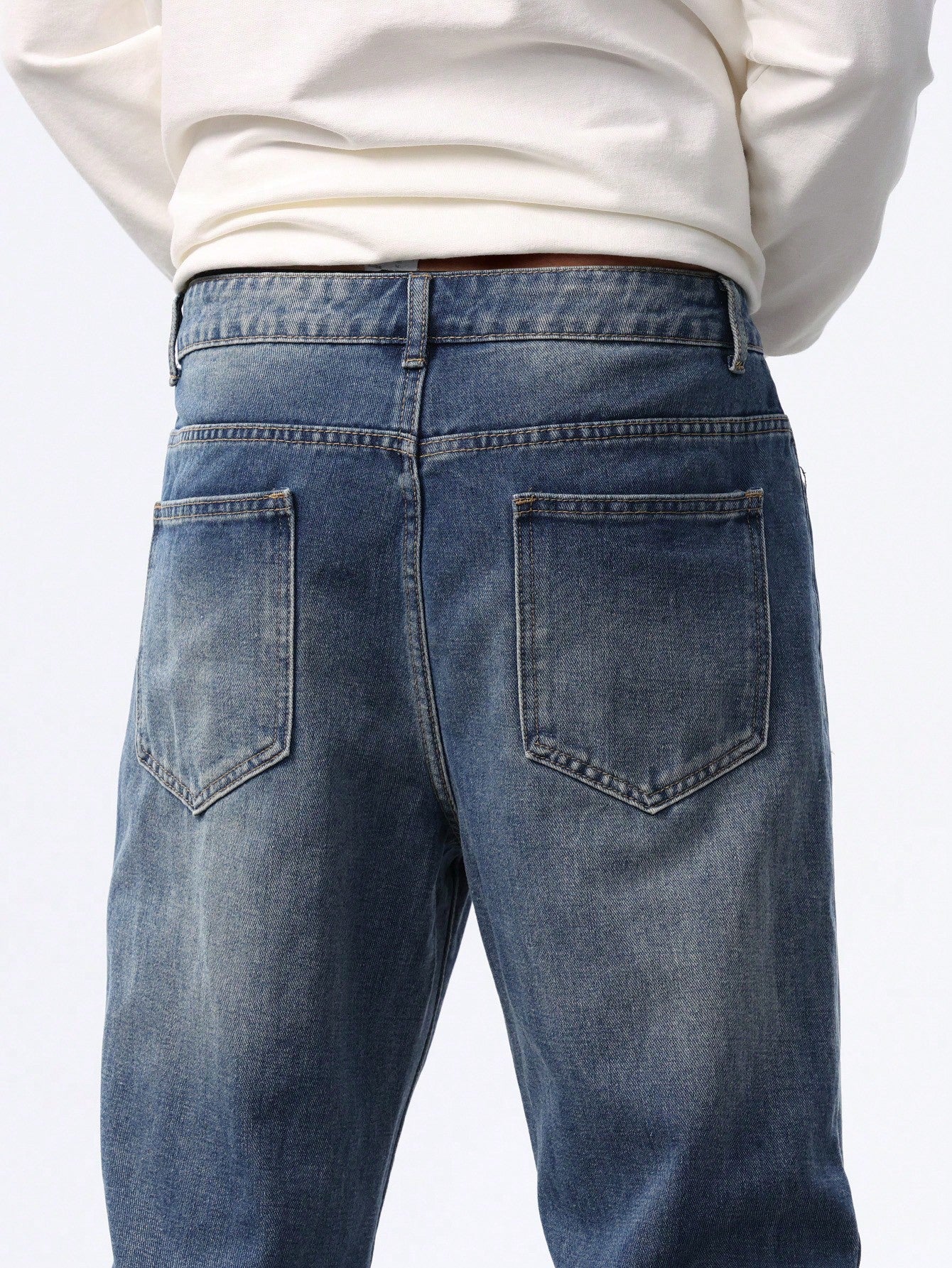 Manfinity Homme Men's Casual Distressed Pocket Denim Jeans - Image 4