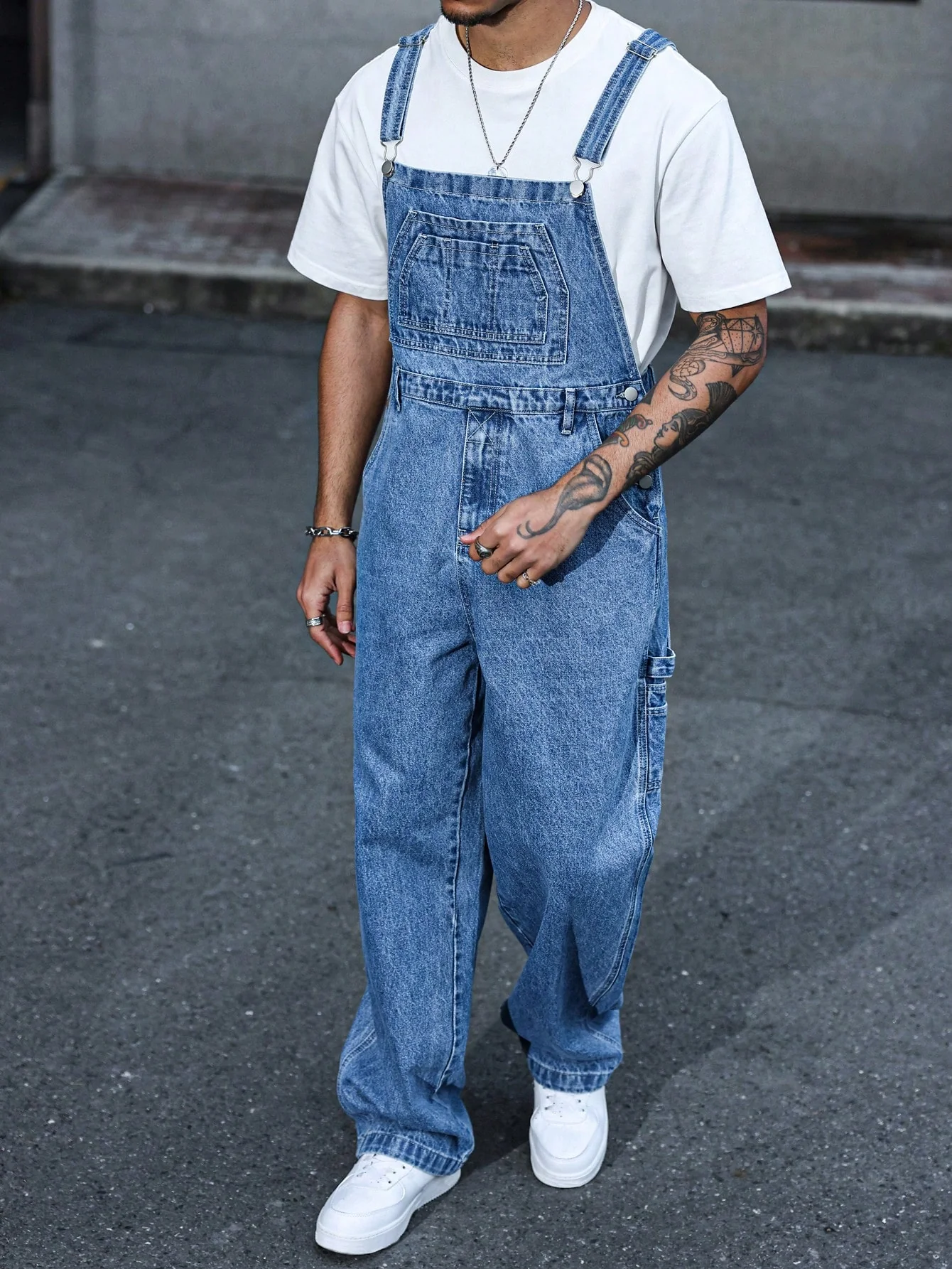 Manfinity Homme Men's Pocketed Wide Leg Loose Casual Denim Bib Overalls - Image 4