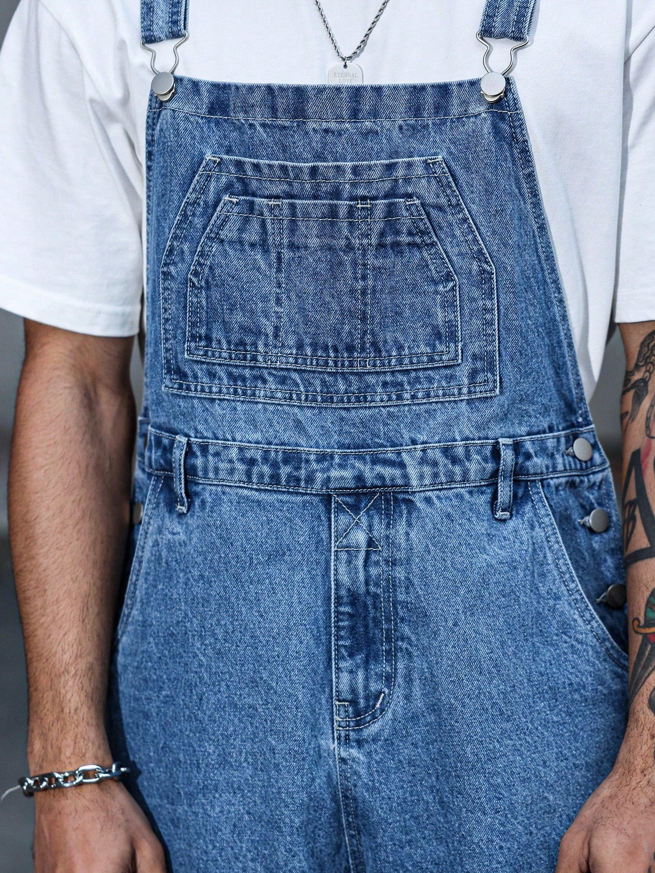 Manfinity Homme Men's Pocketed Wide Leg Loose Casual Denim Bib Overalls - Image 7