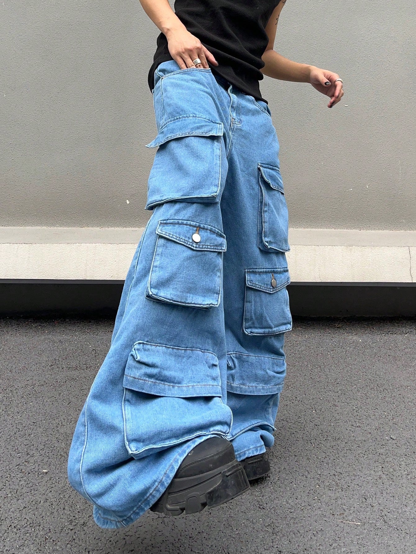 Manfinity Roghcode Men's Loose Fit Cargo Pocket Jeans Oversize Long Washed Jean Plain Light Blue Vacation Y2K Boyfriend Gift - Image 4