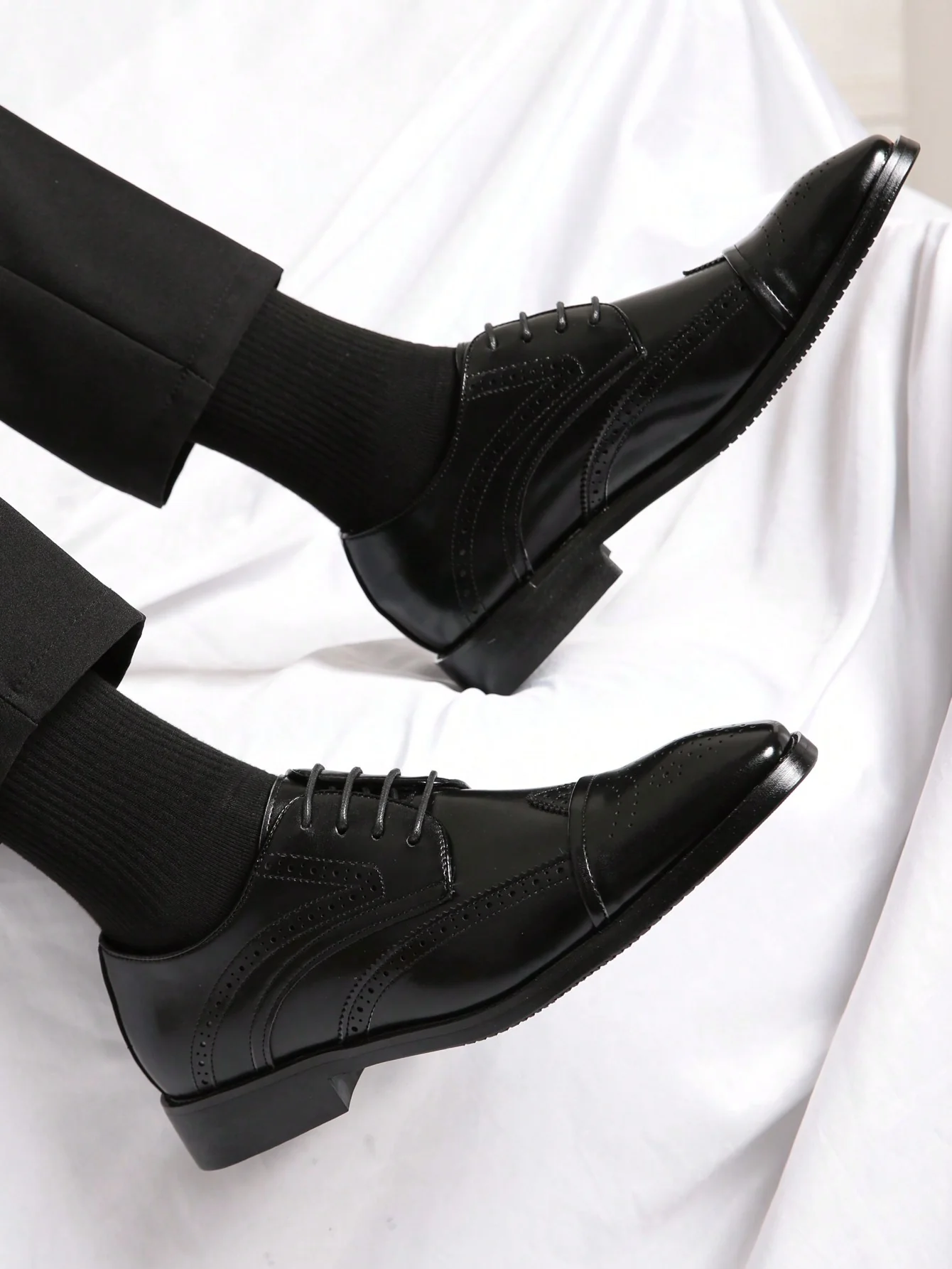 Men's Formal Brogue Dress Shoes - Embossed Leather For Business - Image 3