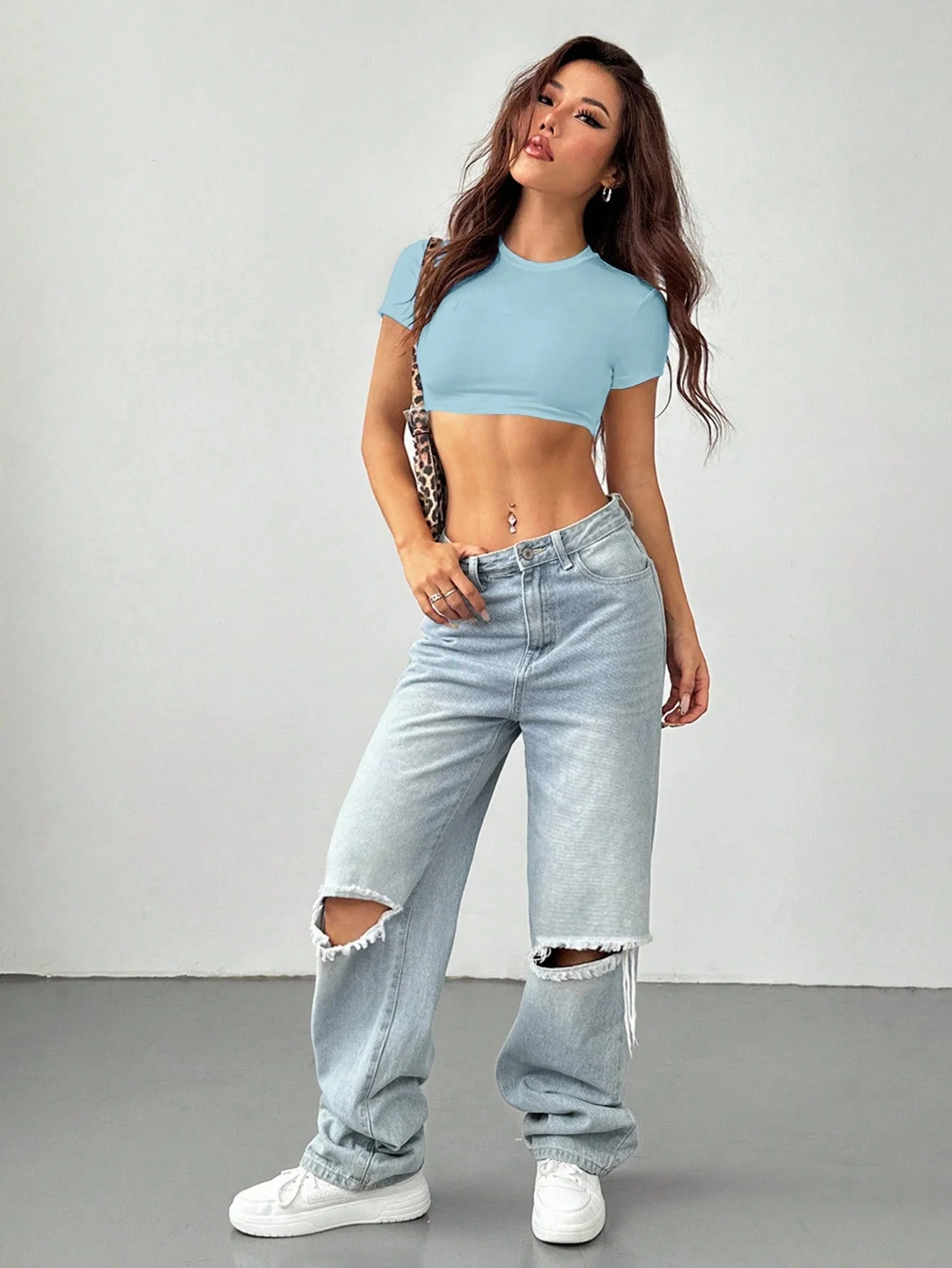 SHEIN PETITE Casual Simple Solid Color Round Neck Cropped Slim Fit Women's T-Shirt - Image 4